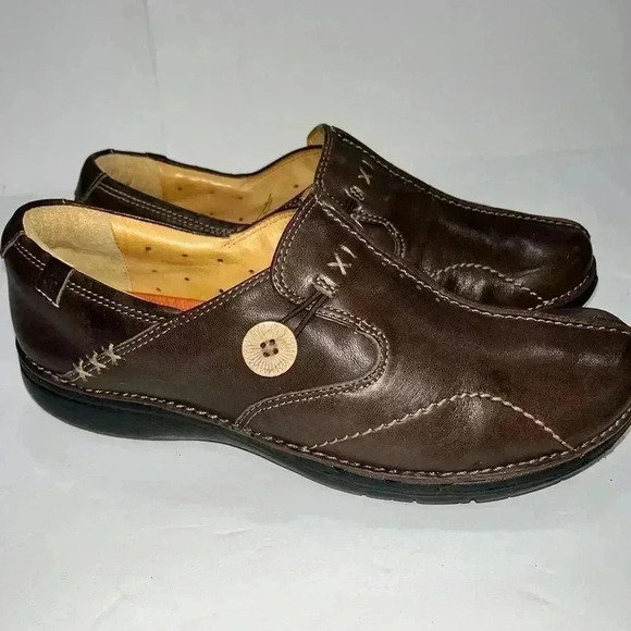 Clark’s Unstructured Un. Loop slip on Brown leather comfort shoes embell… - Picture 4 of 9